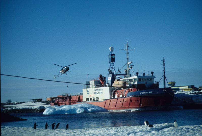 Dumontd'UrvilleStation